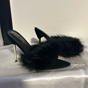Black fine heel pointed toe with faux fur
